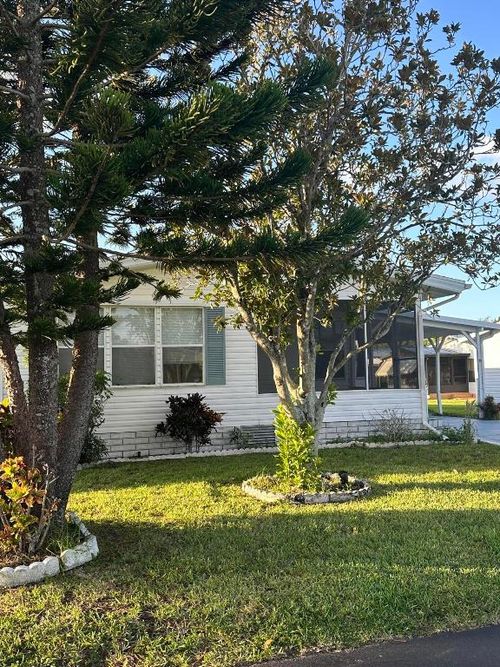 528 Tropical Isles Cir, Fort Pierce, FL, 34982-7936 | Card Image