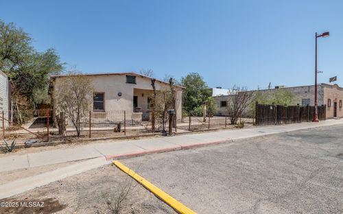 215 E 26th St, Tucson, AZ, 85713-2925 | Card Image