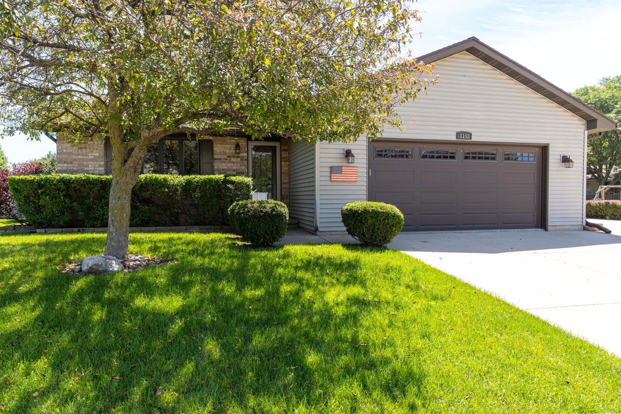 Bellfield Dr, Oshkosh, WI 54904