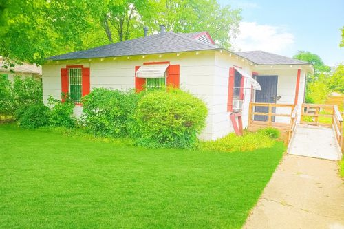 1000 E Shaw St, Fort Worth, TX, 76110-4527 | Card Image