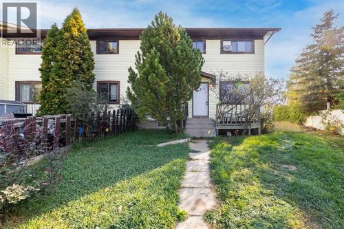 17 3 Ave E, Marshall, SK, S0M0G2 | Card Image