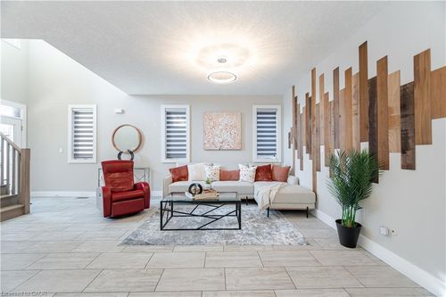 204 Forest Creek Dr, Kitchener, ON, N2R0M2 | Card Image