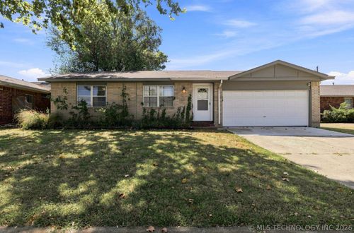 1929 Vandalia St, Broken Arrow, OK, 74012-5148 | Card Image