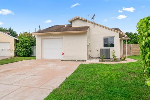 0-11041 Sw 11th Ct, Pembroke Pines, FL, 33025-3539 | Card Image