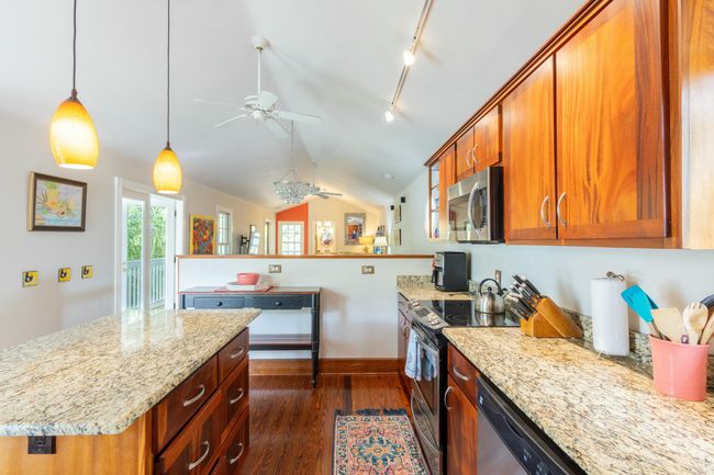 Beautiful Mahogany Cabinets! | Image 26