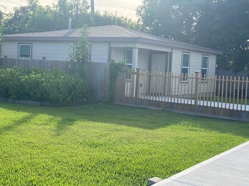 a-8119 Glenbrook Dr, Houston, TX, 77017-3601 | Card Image