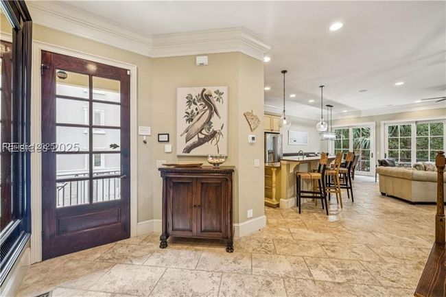 High ceilings, stone floors and an open floor plan | Image 7