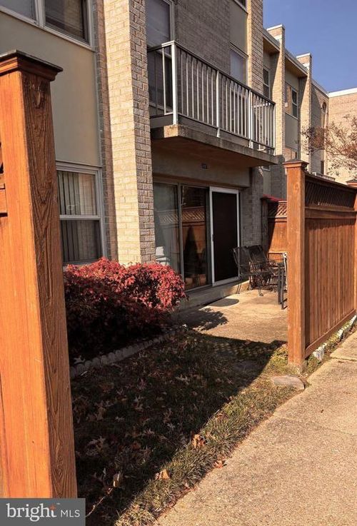 apt-101-2 Canterbury Sq, ALEXANDRIA, VA, 22304-3049 | Card Image