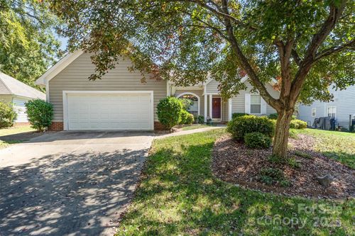 8410 Rhian Brook Ln, Charlotte, NC, 28216-8601 | Card Image