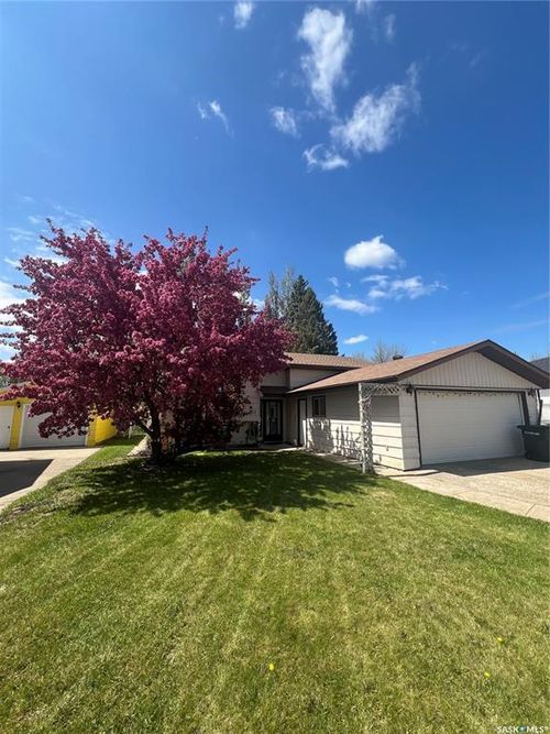 3429 12th Ave E, Prince Albert, SK, S6V7G6 | Card Image