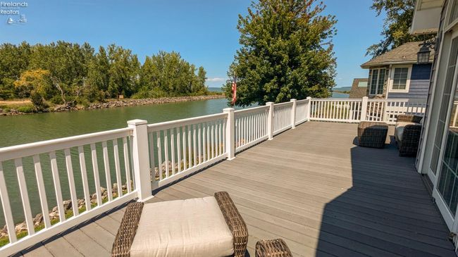 8051 E Lake Blvd, Condo with 4 bedrooms, 4 bathrooms and 2 parking in Marblehead OH | Image 12