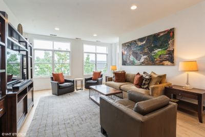 303 - 950 W Huron Street, Condo with 3 bedrooms, 2 bathrooms and 1 parking in Chicago IL | Image 3