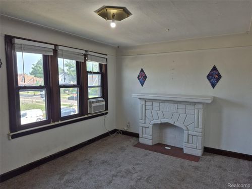 2-7917 Theisen St, Dearborn, MI, 48126-1245 | Card Image