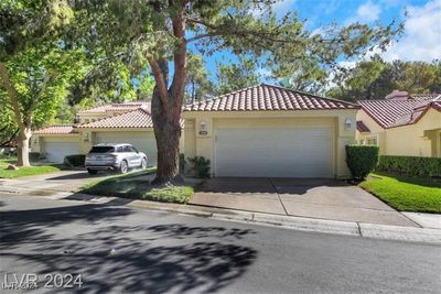 7060 Big Springs Court, Townhouse with 2 bedrooms, 2 bathrooms and null parking in Las Vegas NV | Image 1