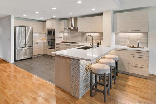 315-1431 Village Way, San Diego, CA, 92130-8214 | Card Image