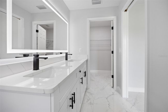 primary ensuite and walk-in closet | Image 13