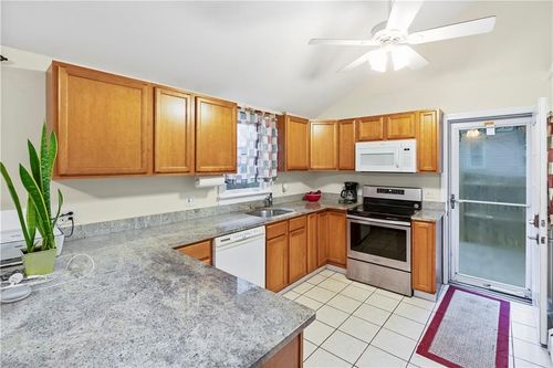 393 Aquidneck Ave, Middletown, RI, 02842-5616 | Card Image