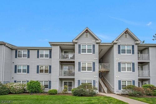 213 Stratford Pl, Bound Brook, NJ, 08805-2113 | Card Image