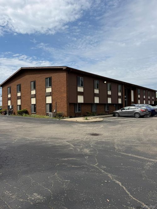 c252-25140 Lahser Road, Southfield, MI, 48033 | Card Image