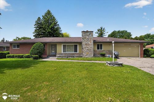 2809 S Outer Dr, Saginaw, MI, 48601-6652 | Card Image
