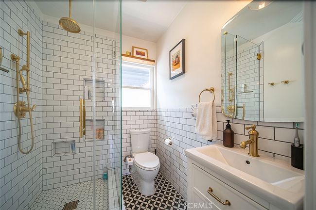 4218 E 3 Rd St, House other with 2 bedrooms, 1 bathrooms and 1 parking in Long Beach CA | Image 19