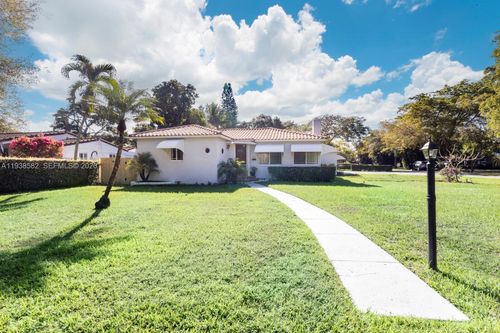 1000 Ne 116th St, Biscayne Park, FL, 33161-6744 | Card Image