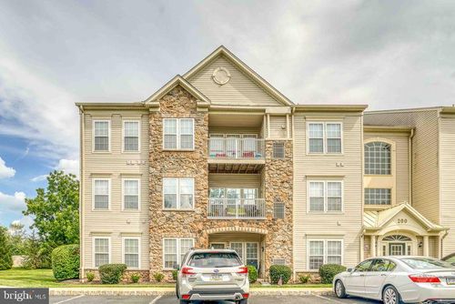 apt-301-200 Beech Blvd, WARRINGTON, PA, 18976-3037 | Card Image