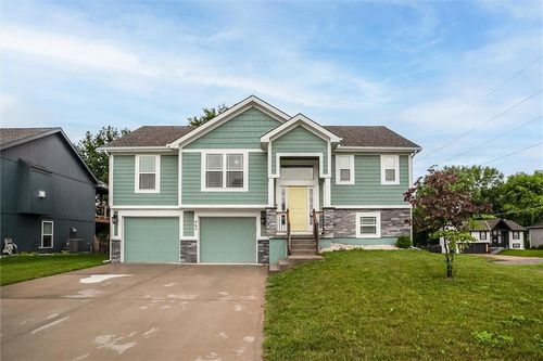 465 Lilly Ln, Liberty, MO, 64068-2712 | Card Image