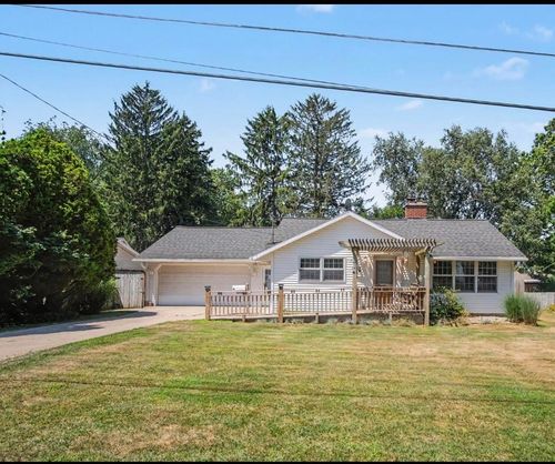 1017 Pearl St, Belding, MI, 48809-2320 | Card Image