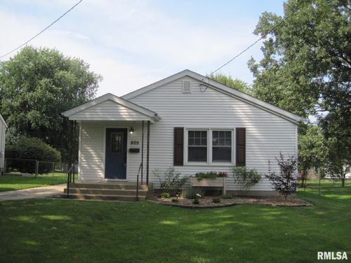805 E Adams St, Washington, IL, 61571-1502 | Card Image