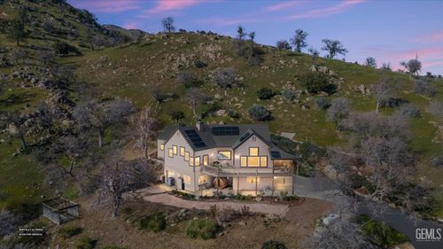 21805 Mountain Dr, Tehachapi, CA, 93561-6910 | Card Image