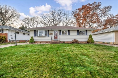 6280 Mariana Dr, Parma Heights, OH, 44130-2836 | Card Image