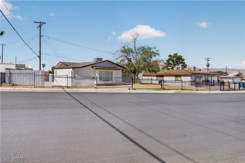 4696 E Twain Ave, Las Vegas, NV, 89121-2965 | Card Image