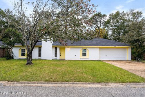 15732 Parkwood Dr S, Gulfport, MS, 39503-2765 | Card Image