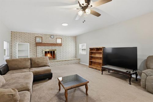 33812 Lake Rd, Shawnee, OK, 74801-5670 | Card Image