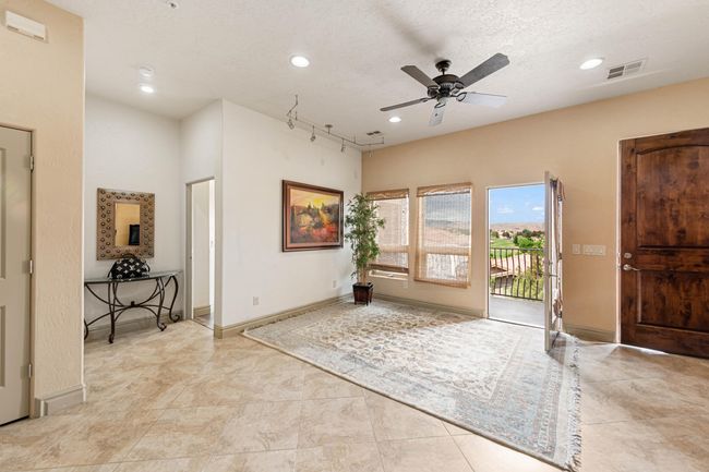 Large Living Room | Image 7