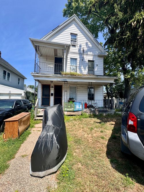 15 Walnut St, West Haven, CT, 06516-5326 | Card Image
