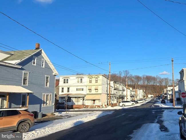 338 East Ave, House other with 4 bedrooms, 2 bathrooms and null parking in MOUNT CARMEL PA | Image 29