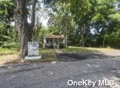 Forbes St, Oakdale, NY 11769
