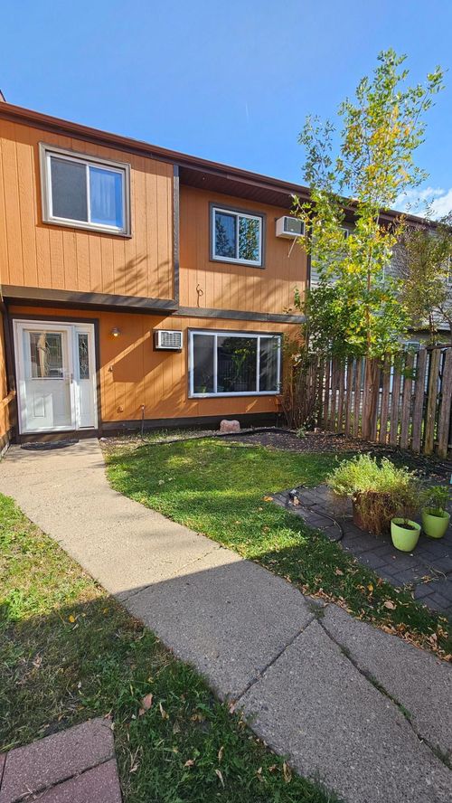 2228 30 1/2 Ave S, Fargo, ND, 58103-5855 | Card Image
