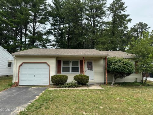 7 Chelsea Dr, Whiting, NJ, 08759-2306 | Card Image