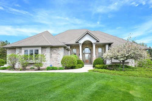 N52W21298 Golfview Court, Menomonee Falls, WI, 53051 | Card Image