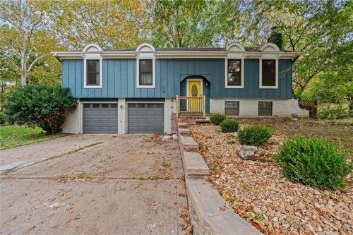 9705 Nw Hampton Woods Dr, Kansas City, MO, 64152-2647 | Card Image