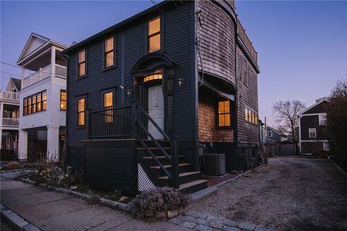 24 Houston Ave, Newport, RI, 02840-3914 | Card Image
