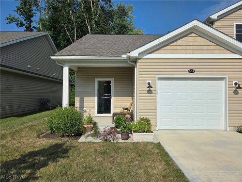 654 Treadway Blvd, Sheffield Lake, OH, 44054-1427 | Card Image
