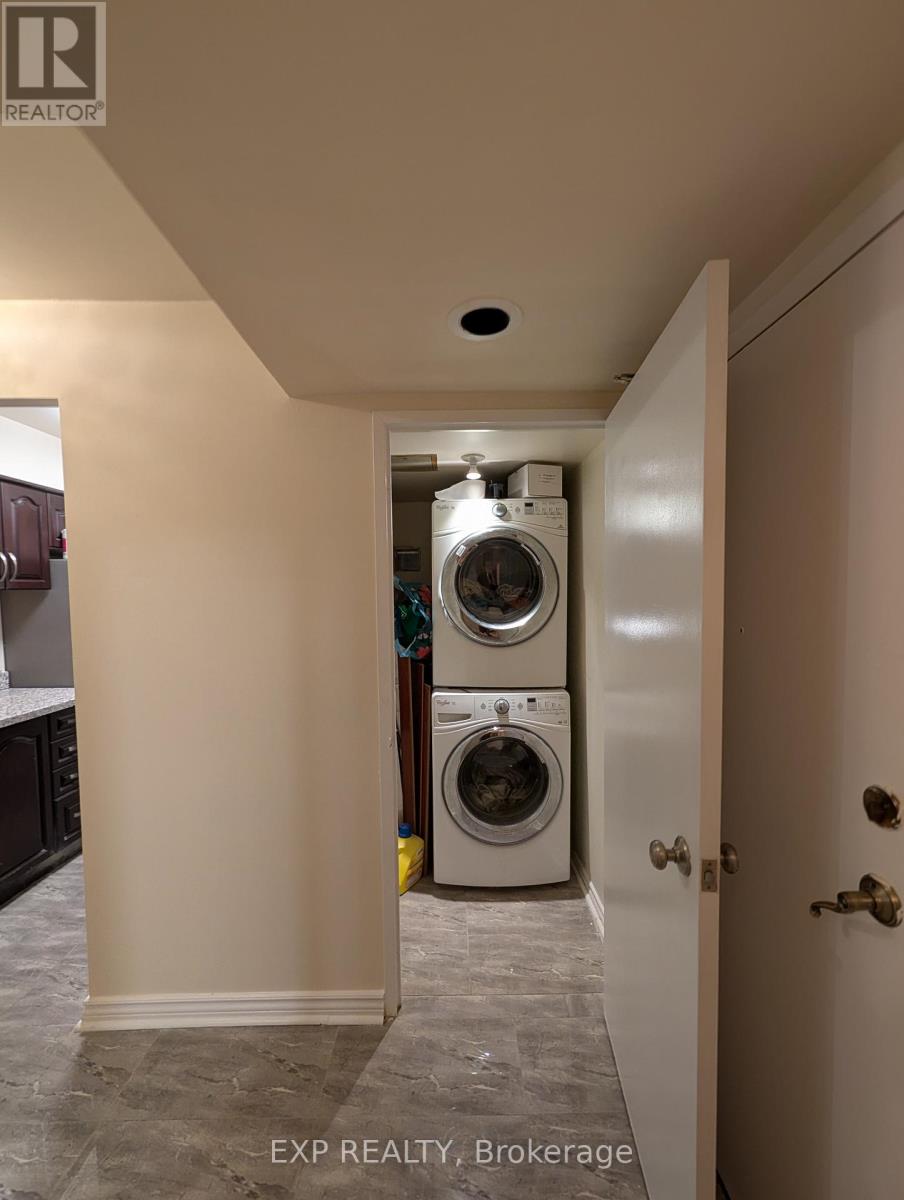 Residential Lease in Toronto (Bay Street Corridor) 3