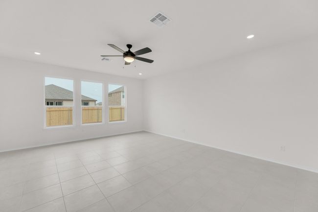 15009 Kiger Mustang Dr, House other with 4 bedrooms, 2 bathrooms and 2 parking in Manor TX | Image 6