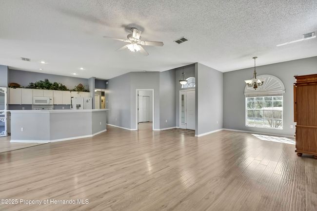11257 Frigate Bird Ave, House other with 3 bedrooms, 2 bathrooms and null parking in WEEKI WACHEE FL | Image 16