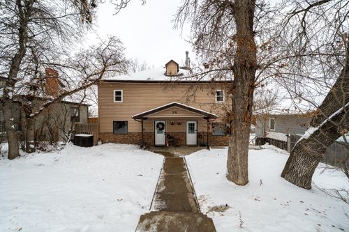 230 3 St Se, Medicine Hat, AB, T1A0G5 | Card Image