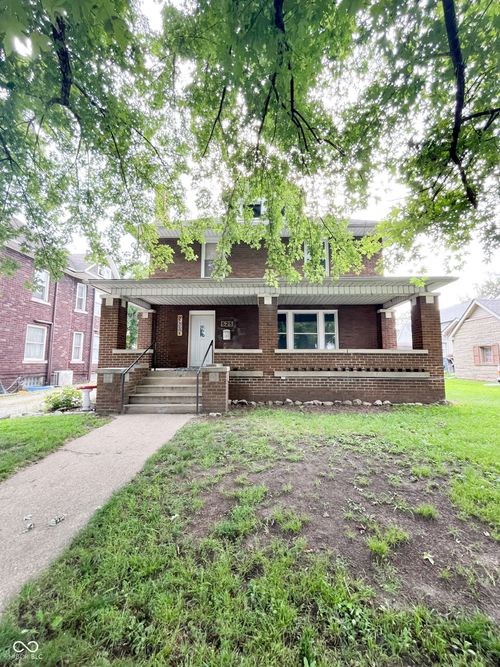 525 S 4th St, Clinton, IN, 47842-2330 | Card Image